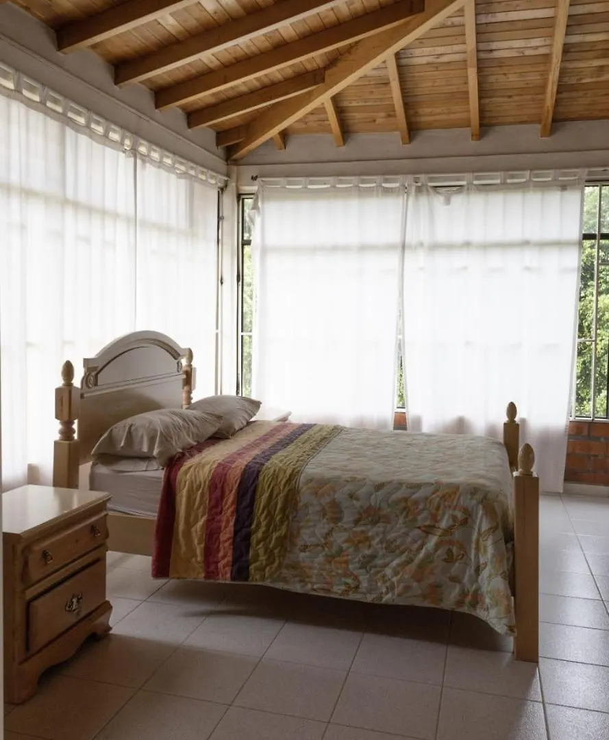 Finca Campestre De 2 Pisos En Guarne 0*,